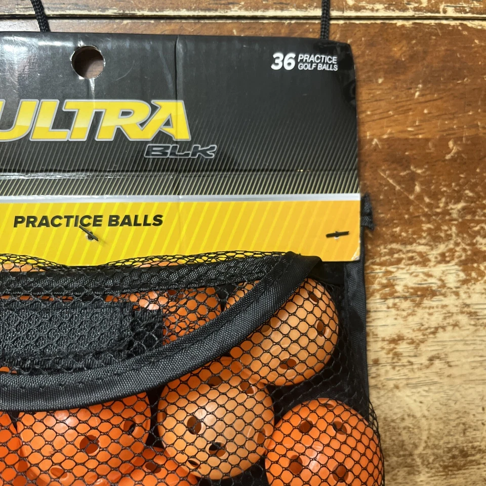 33 pelotas de golf de práctica Wilson Uktra BLK con bolsa colgante naranja y blanco Foto 3 de 4