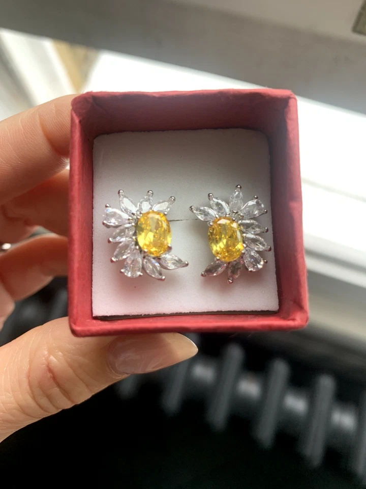 Pendientes en racimo de oro blanco de 18 quilates creados en laboratorio de diamantes amarillos de 3 quilates vintage para boda Foto 2 de 2