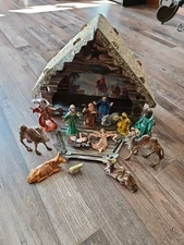 Vintage 15 Piece Creche Nativity Set Cardboard Stable and Italian figures