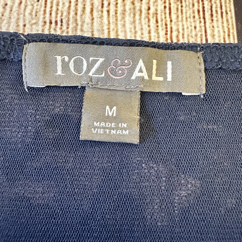 Roz & Ali 海军蓝花边迷彩中号背心娃娃花卉奇思戈斯 Y2K — 第 4/4 张图片