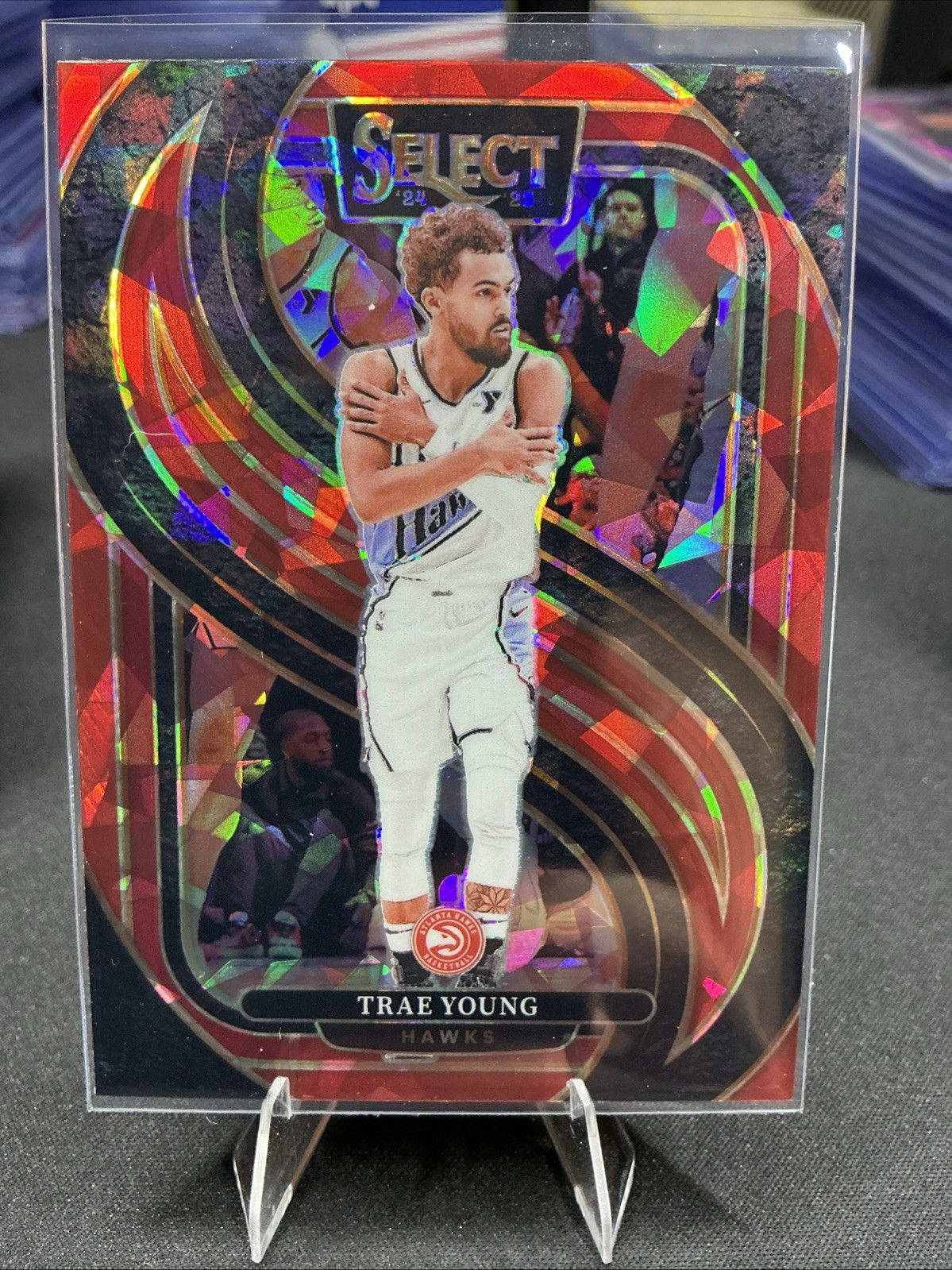 Trae Young | 2024-25 Panini Select - Premier Level Cracked Ice Red Prizm #123