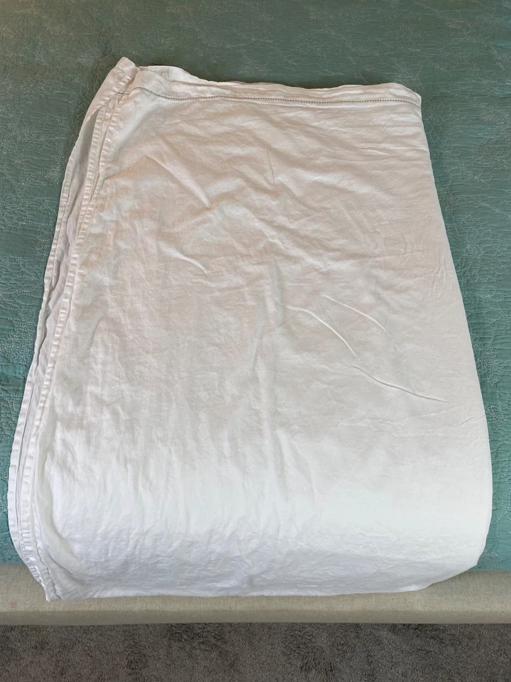 Sábana plana Vera Wang Queen con acento bordado blanco con costuras grises de lujo Foto 4 de 4