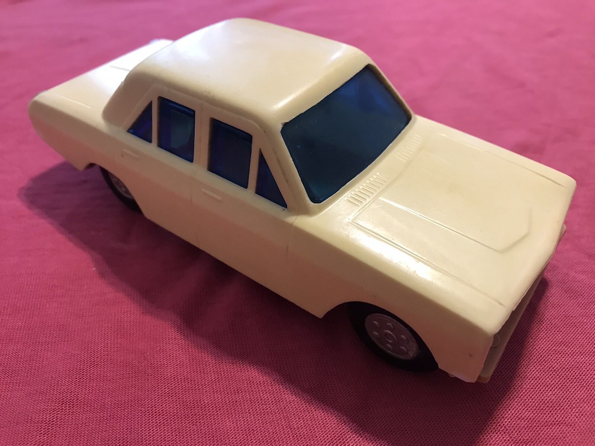 CCCP ソ連 ロシア VOLGA GAZ 24 救急車 ミニカー セット VOLGA