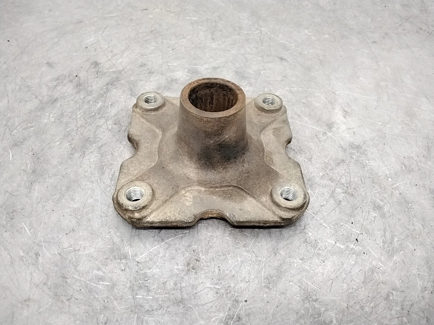 2005 POLARIS SPORTSMAN 90 OEM REAR BACK WHEEL RIGHT OR LEFT HUB