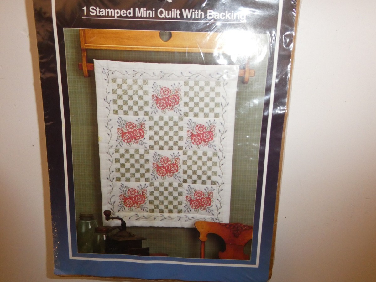 VTG WonderArt Mini Quilt Floral Gingham 27