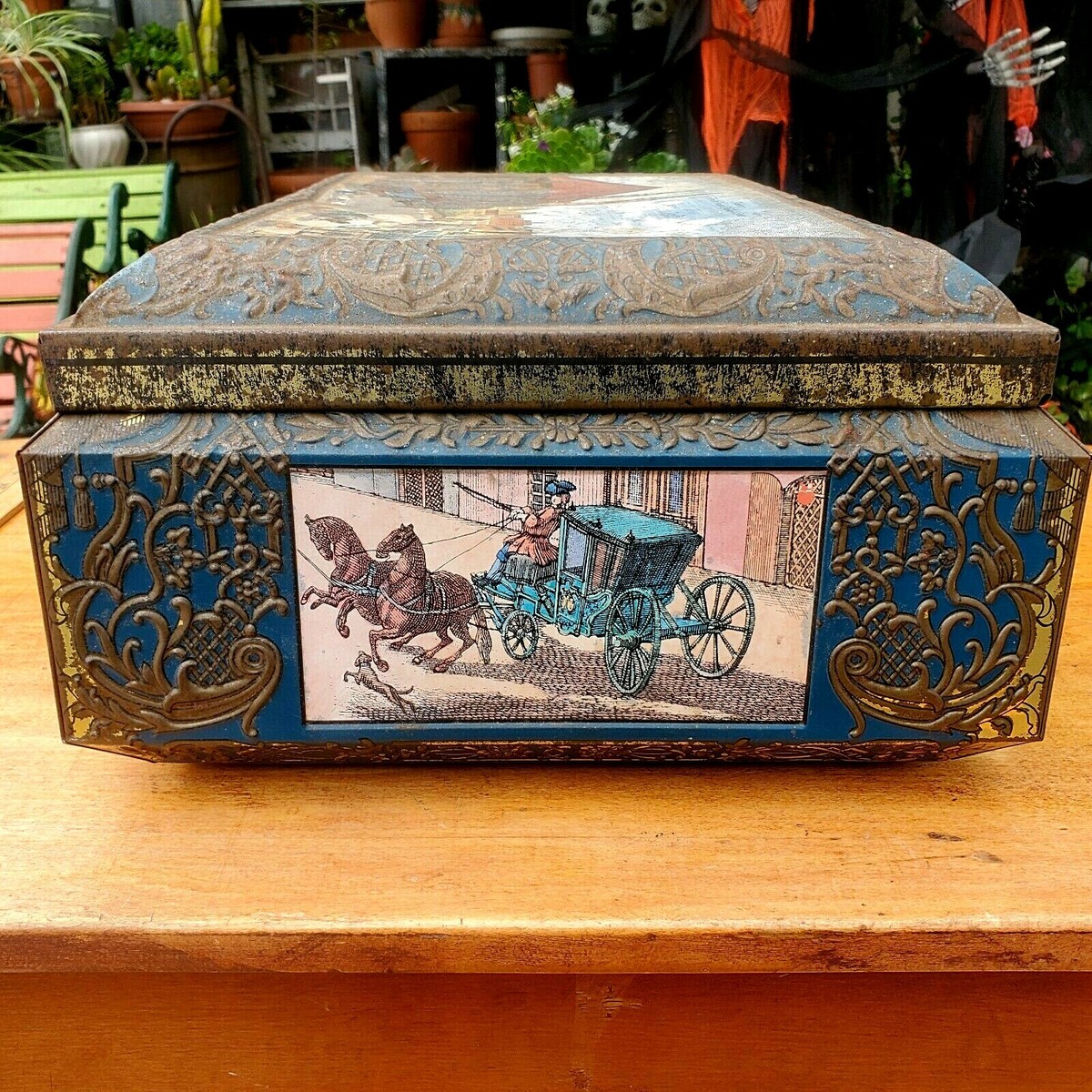 Vintage 1992 Gingerbread Tin Embossed E.Otto Schmidt St. Sebald