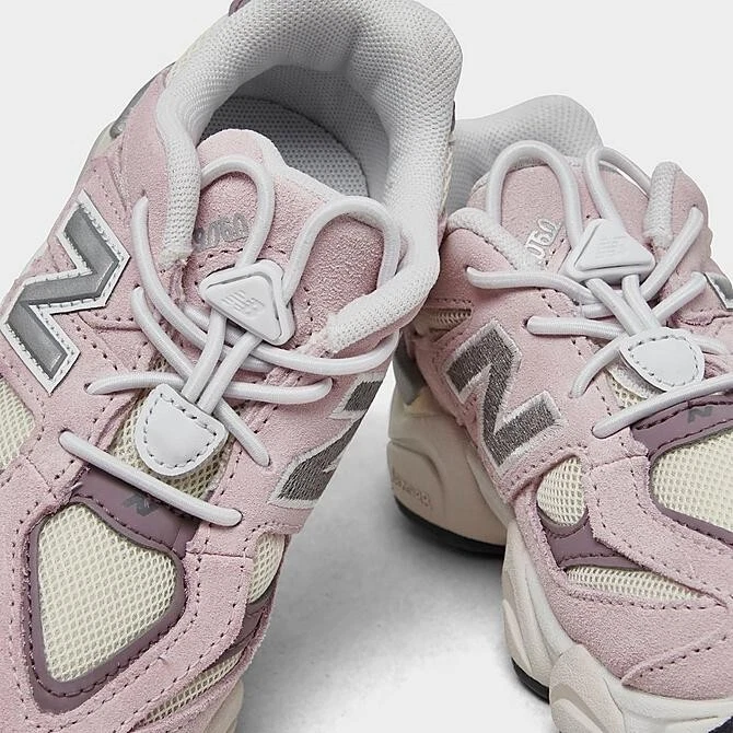IV9060BE Zapatos informales New Balance 9060 para niñas pequeñas Foto 3 de 4