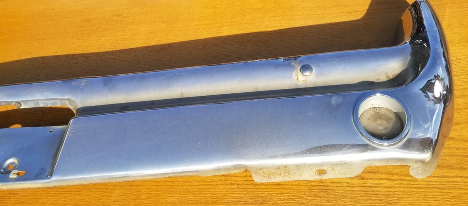 Parachoques trasero parte Pontiac Grand Prix 1963 y Bonneville Foto 3 de 4