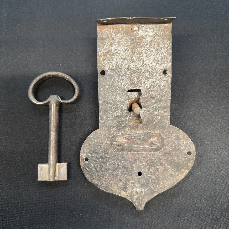 Антикварный немецкий замок на сундук 18 века - Изображение 2 из 4