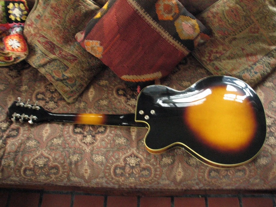 Beautiful ca. 1961 Kay Swingmaster Thinline Archtop Electric Guitar with Case - Image 4 of 4