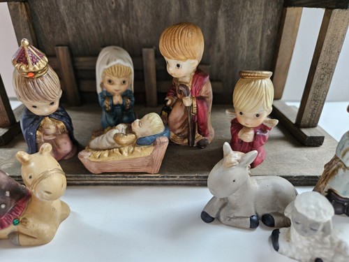Christmas Nativity 13 Piece Porcelain Figures Scene Set Wood Stable Children - Picture 8 of 10