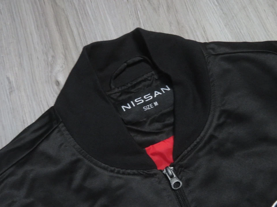 Chaqueta Nissan SMYRNA Para Hombres Forrada Bordada Negra Carcasa Suave Mediana Foto 2 de 4