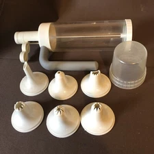 The Pampered Chef Easy Accent Decorator 1775 Icing Frosting, Baking Cooking