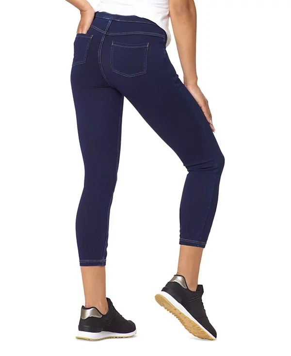 Leggings capri de mezclilla de tiro medio talla pequeña talla pequeña para mujer en lavado medio $40 Foto 2 de 4