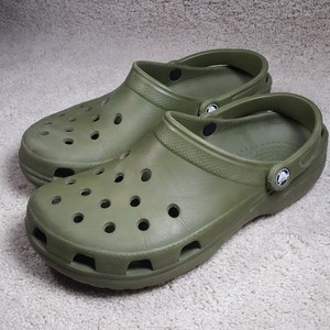 mens khaki crocs