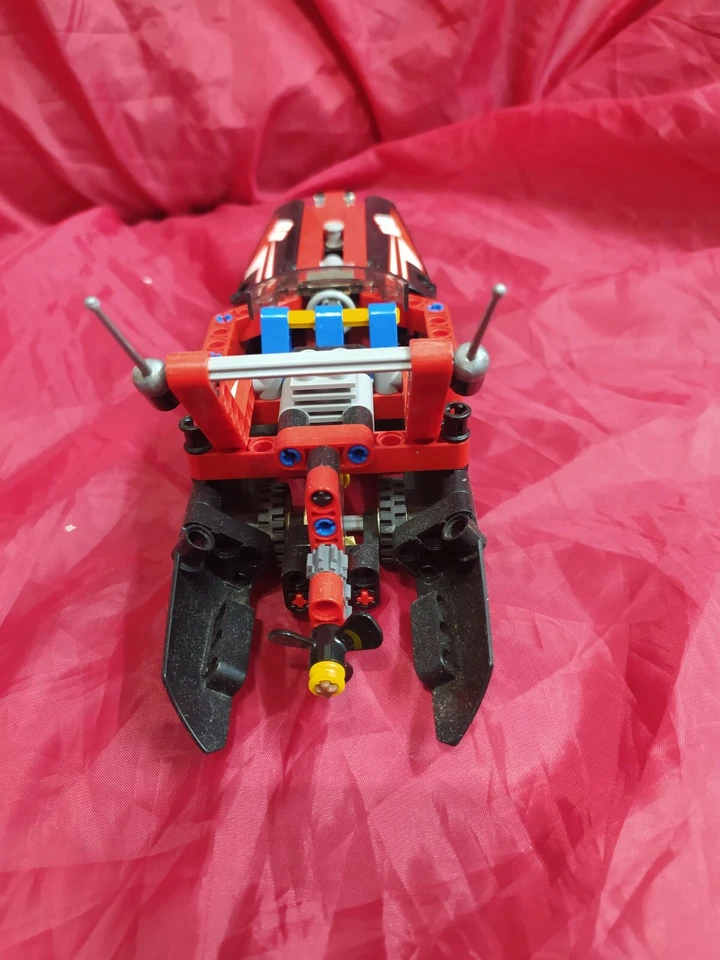 LEGO Technic 42089 Power Boat, foto 4 di 5