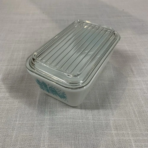 Pyrex Amish Butterprint Dish 0502 1.5 Pint w/ Lid Vintage