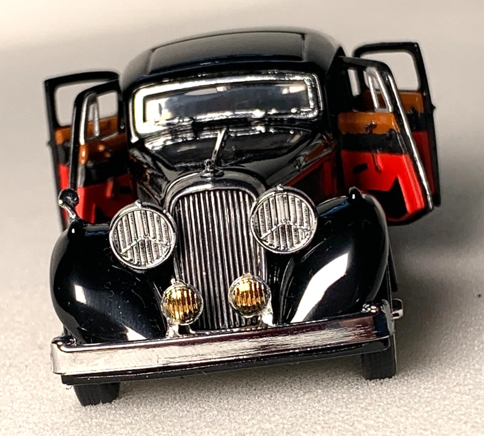 Franklin Mint 1946 Jaguar Mk IV Sedan Black scale 1:43 INV# 4003 - Image 3 of 4
