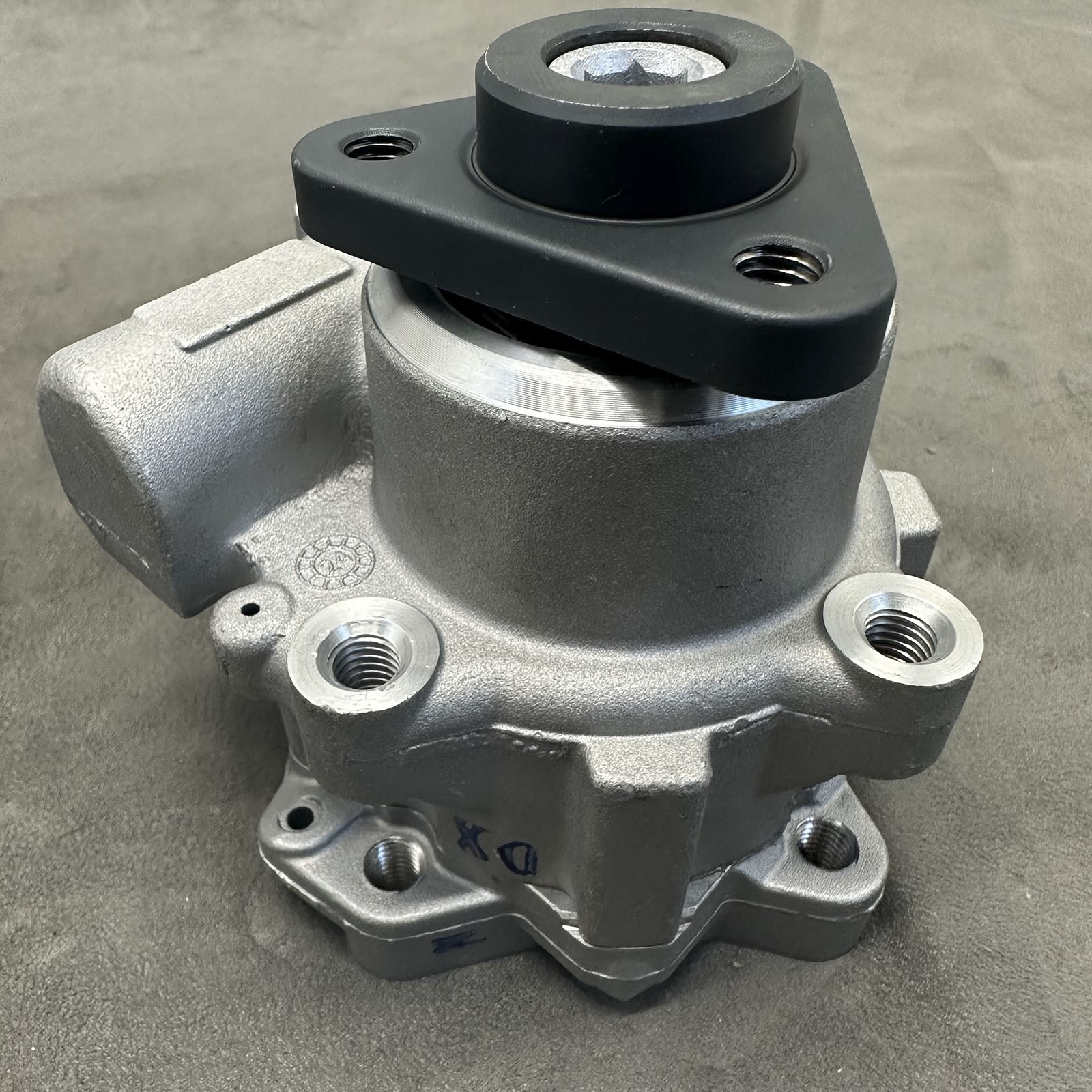 Power Steering Pump W/PULLEY 670034747 for Maserati Levante 2017-2020