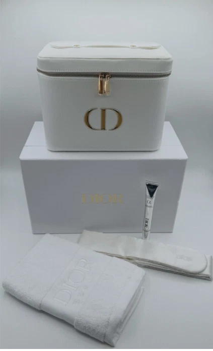 New DIOR Platinum VIP Gift Set - Vanity Case + Towel + Hairband + Hyalushot NEW
Opens in a new windo