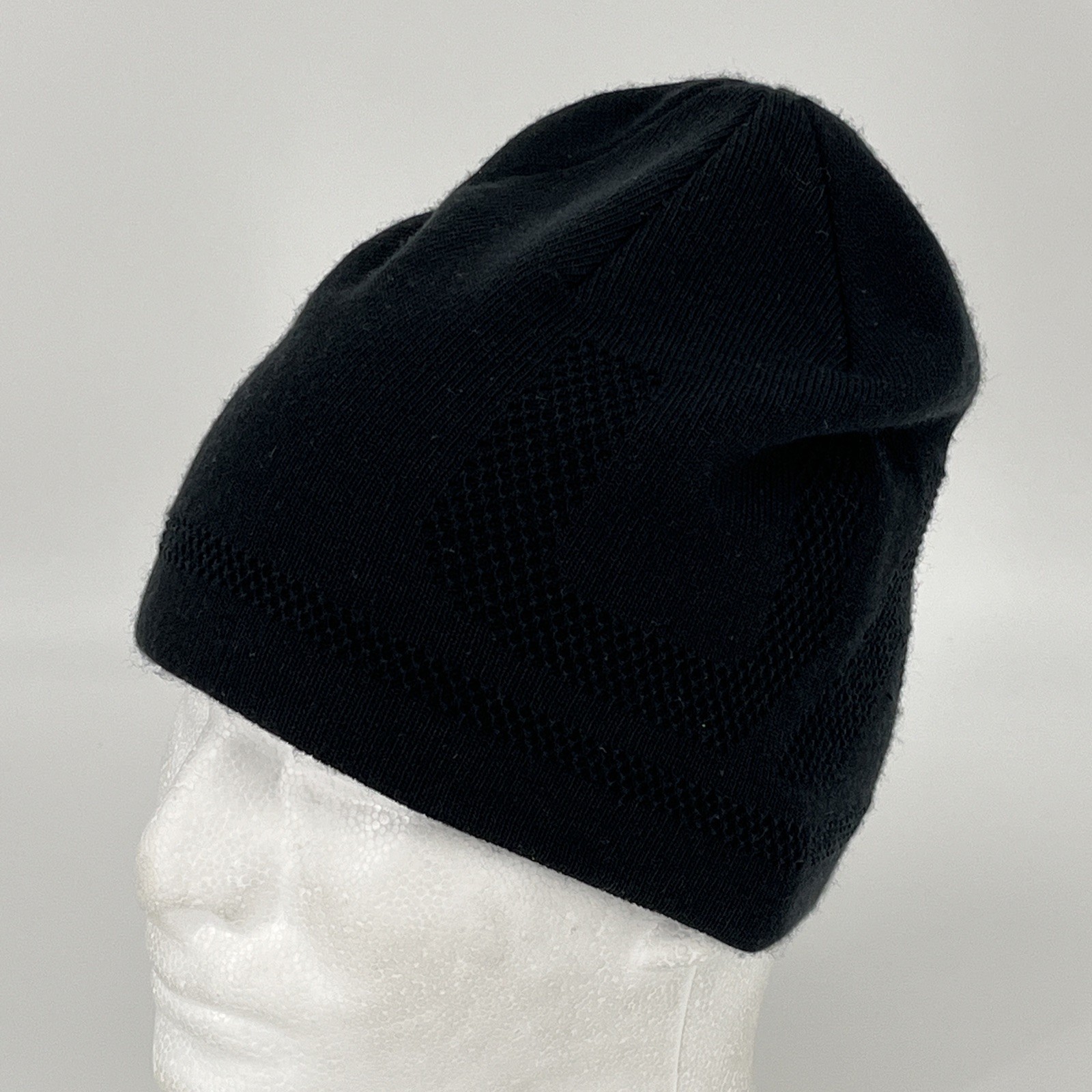 Under Armour Black Beanie Hat - Textured Knit Winter Cap EUC