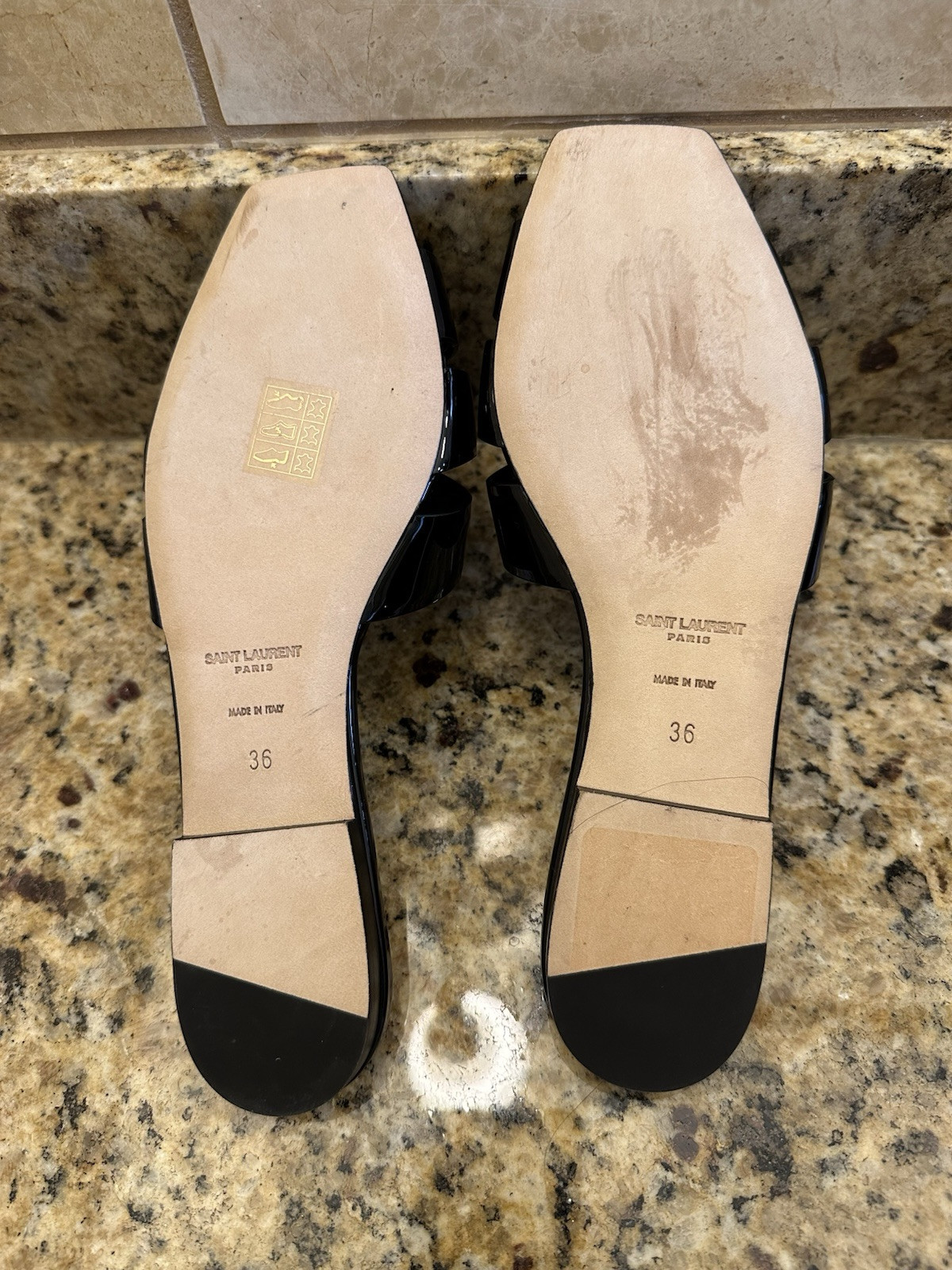 SAINT LAURENT Sandali omaggio YSL in pelle liscia (taglia 36)