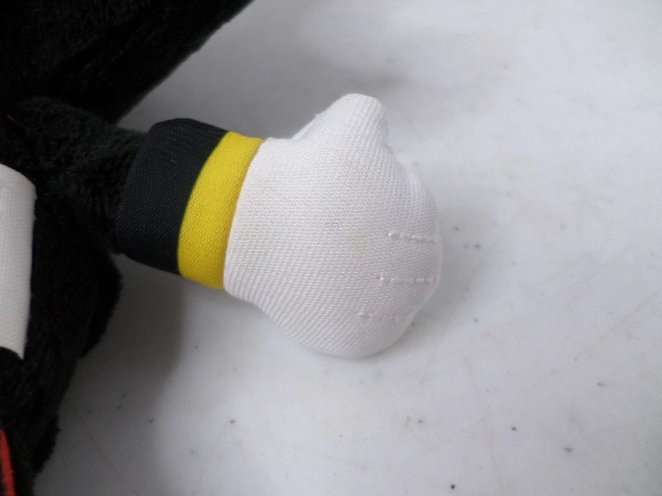 Sonic The Hedgehog: Shadow 9 Inch Plush Jakks Pacific 2023 - Image 4 of 4