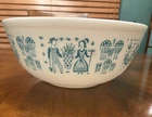 Pyrex #404 Amish Butterprint Mixing Bowl 4Qt