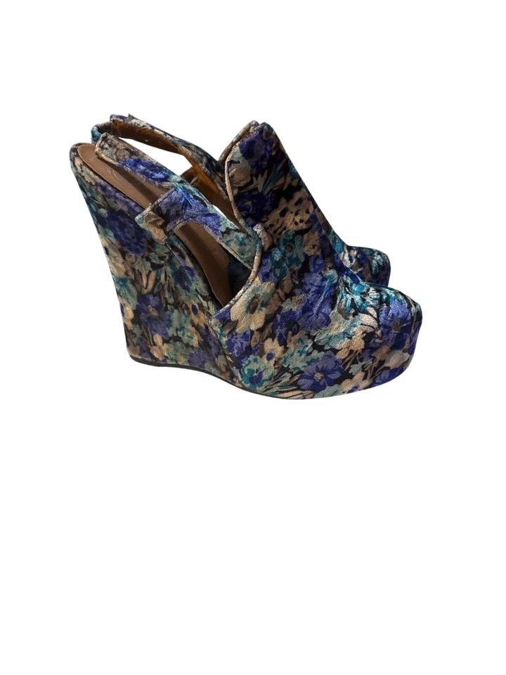 Tacones de cuña Jeffrey Campbell de terciopelo floral con diseño de correa recortada talla 9 Foto 3 de 4
