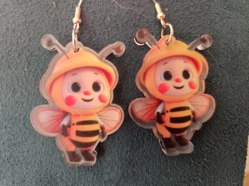 Boucle d'oreille 2 motif abeille attache en plastique hauteur 3.5 cm - Photo 1/1