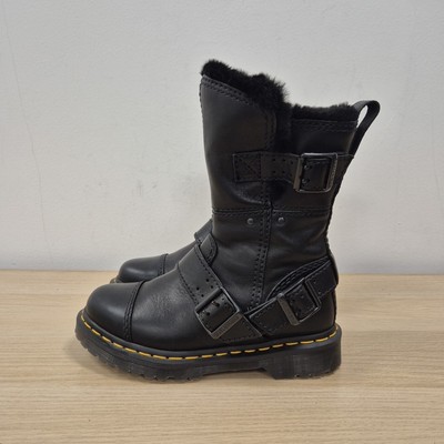 ドクターマーチン ボアブーツ Kristy Mid FL クリスティ ミッド Kristy Mid Faux Fur Lined Leather Boots in Black | Dr. Martens