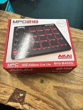 AKAI Professional MPD218 - USB MIDI Controller with 16 MPC Drum Pads HPB027352