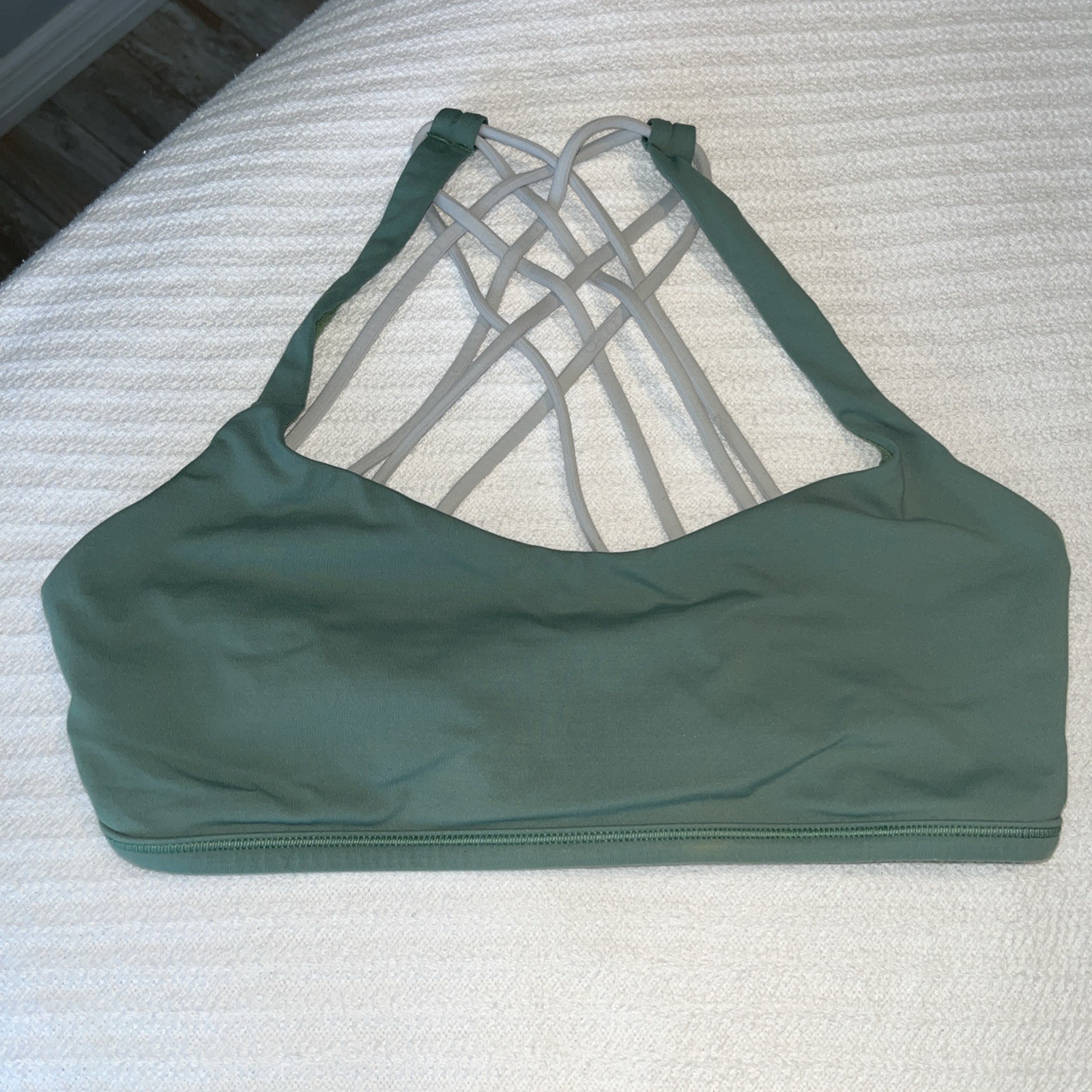 Lululemon Free To Be Wild Sports Bra  green/minty grey Size 10