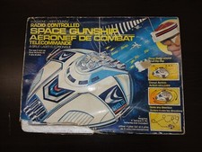 SPACE GUNSHIP ELECTRONIC LASER SOUND R/C SPACESHIP VINTAGE SOMA IN BOX 80'S