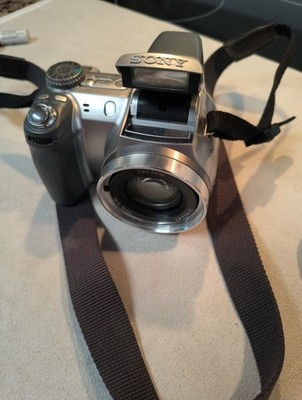 Sony Cyber-shot DSC-H2 6.0MP Digital Camera - Silver Parts Only