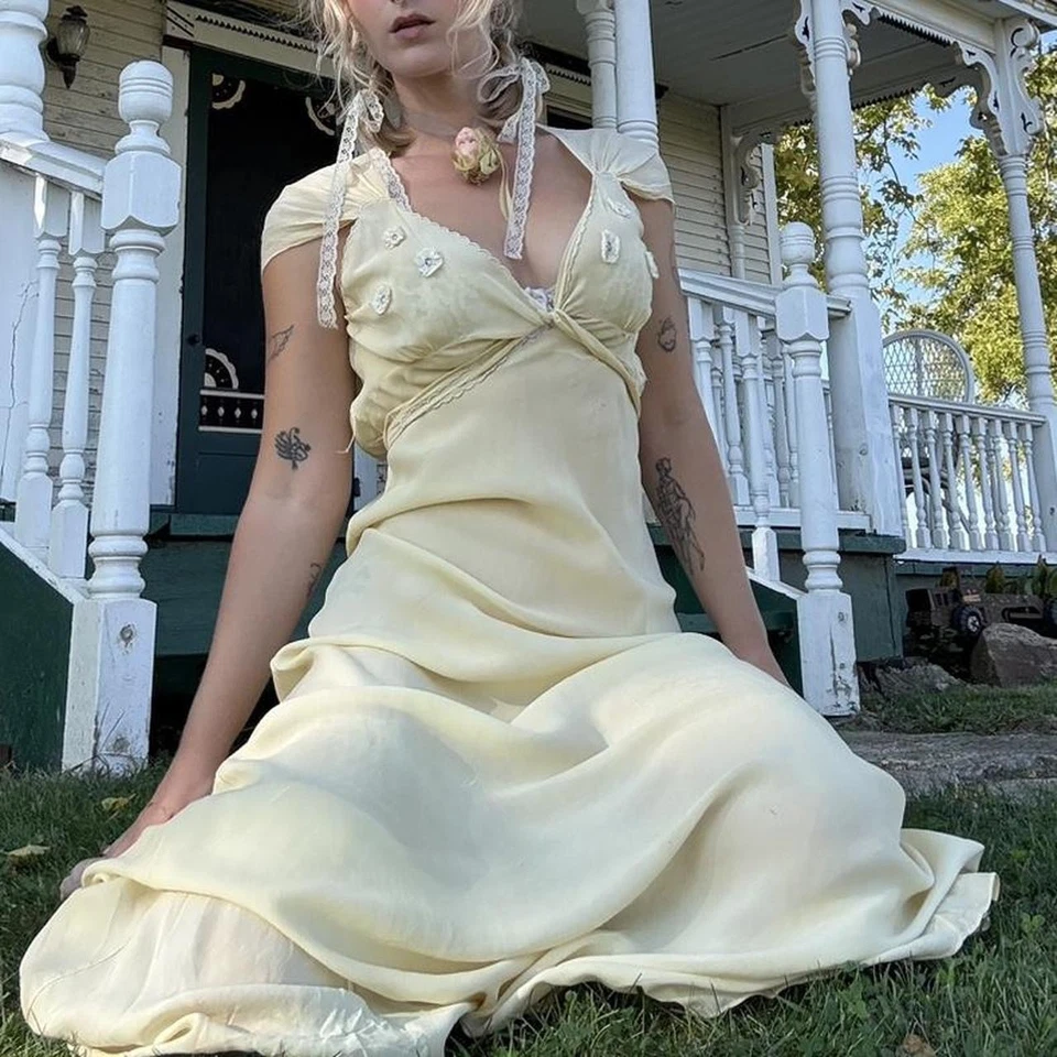 ♡ 1930's Butter Yellow Flower Slip - Image 2 of 4