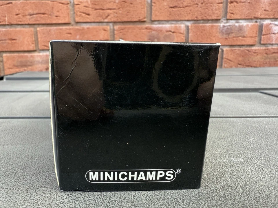 Minichamps 430 056060 VW Golf IV 1997 verde - 1:43 sin usar, en caja muy raro Foto 3 de 4