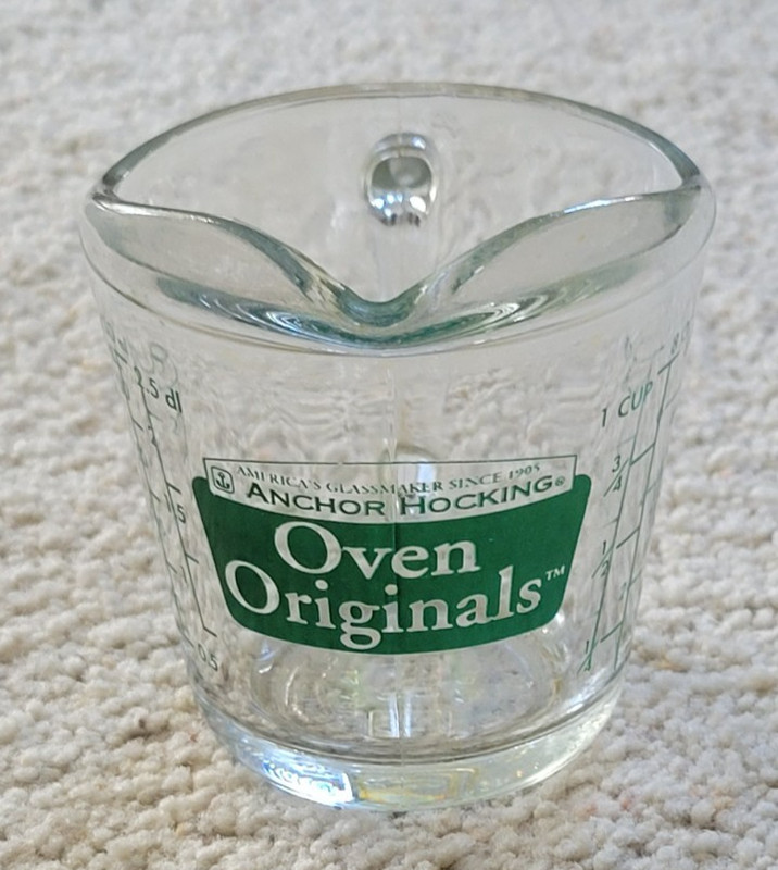VTG Anchor Hocking Oven Originals 8 Oz Glass Measuring Cup #496 - Green Graphics