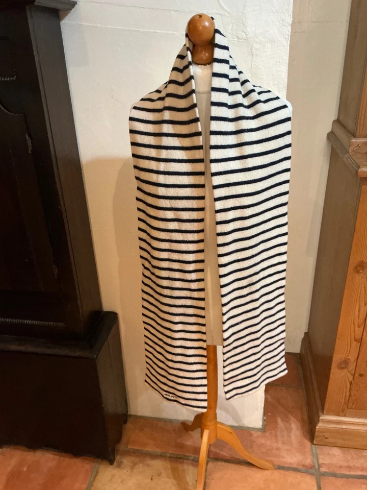 Gant Scarf, Cream and Navy, 100% Lambswool - Image 4 of 4