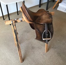 KIEFFER München Vielseitigkeits Sattel 18Zoll Kammerweite ca 4cm mit Steigbügeln