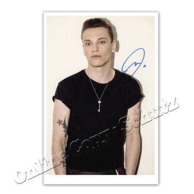 Jamie Campbell Bower  ++  Autogrammfoto / Autograph (°8)