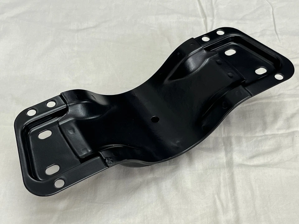 Soporte de puntal transversal Porsche 924 944 968 # 477803253 Foto 4 de 4