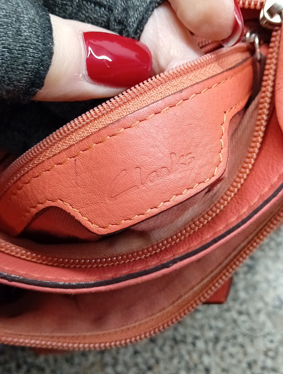 Clarks Leather Cross Body Shoulder Bag Multi Pocket Messenger Bag eBay