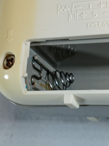 Sharp QT-5 (W) AM/FM Radio Kassettenrekorder 80er Jahre für Teile oder Reparatur - Bild 9 von 9