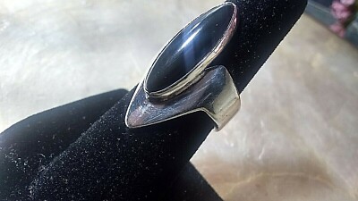 STERLINGSILBER OVALER ONYX RING Größe 7.  Elegante Form. Artisan Made.