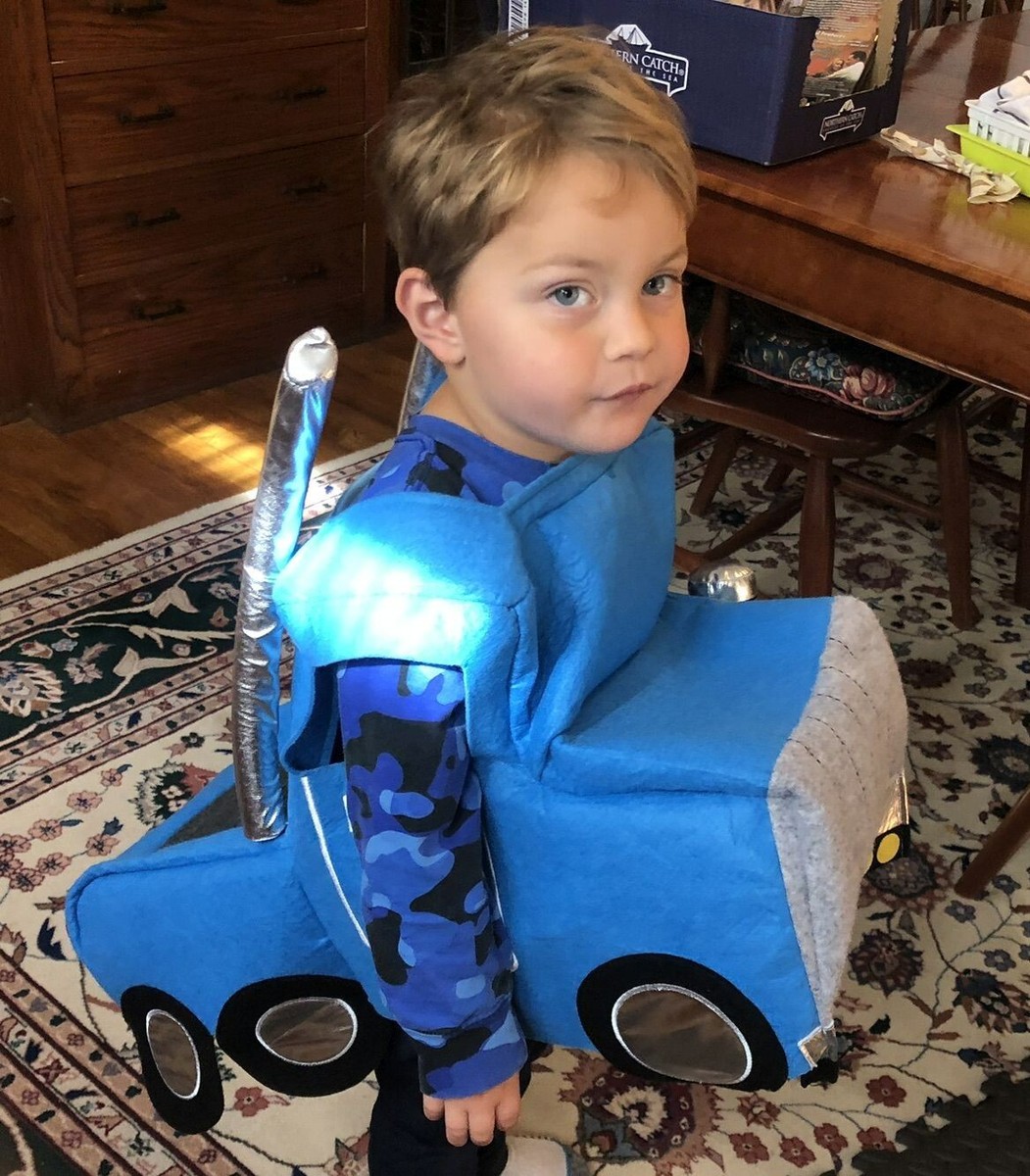 POTTERY BARN KIDS SMALL/MEDIUM 3-5 BLUE 3D BIG RIG 18-WHEELER SEMI