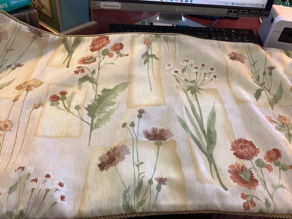 Martex/Westpoint Stevens~(2) fundas tamaño king~ flores amarillas/multitallos~BONITAS~ Foto 2 de 4