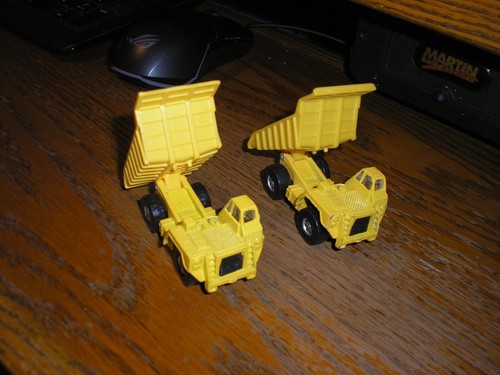 Nice Lot of 2 Maisto Heavy Duty Dump Truck Yellow Free SHIPPING - Picture 4 of 5