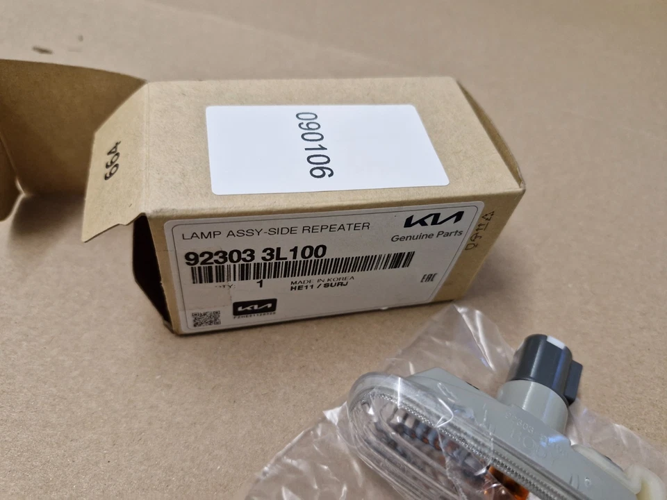 Kia Ceed Front Side Indicator Repeater Light Lamp 923033L100 Genuine NEW - Image 4 of 4