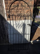 Chelsea bow Metal Garden Gate